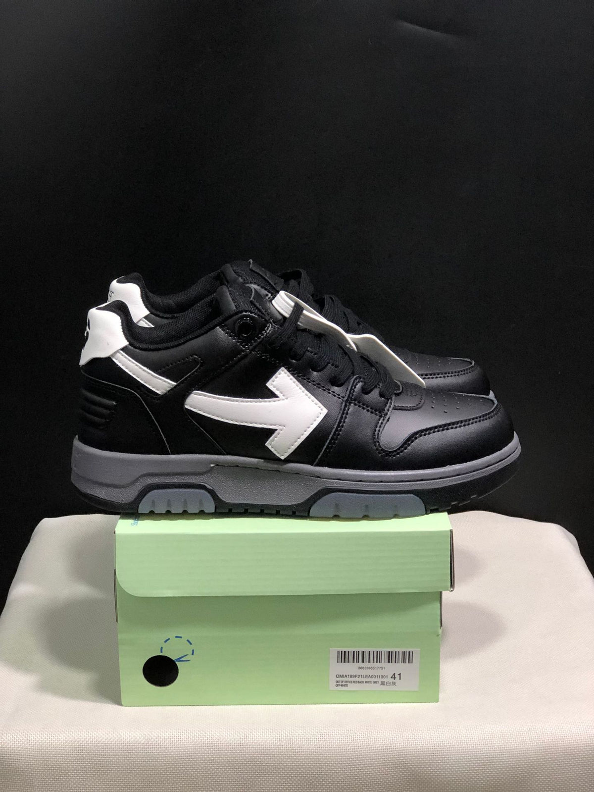 Arrow Leather Sneakers