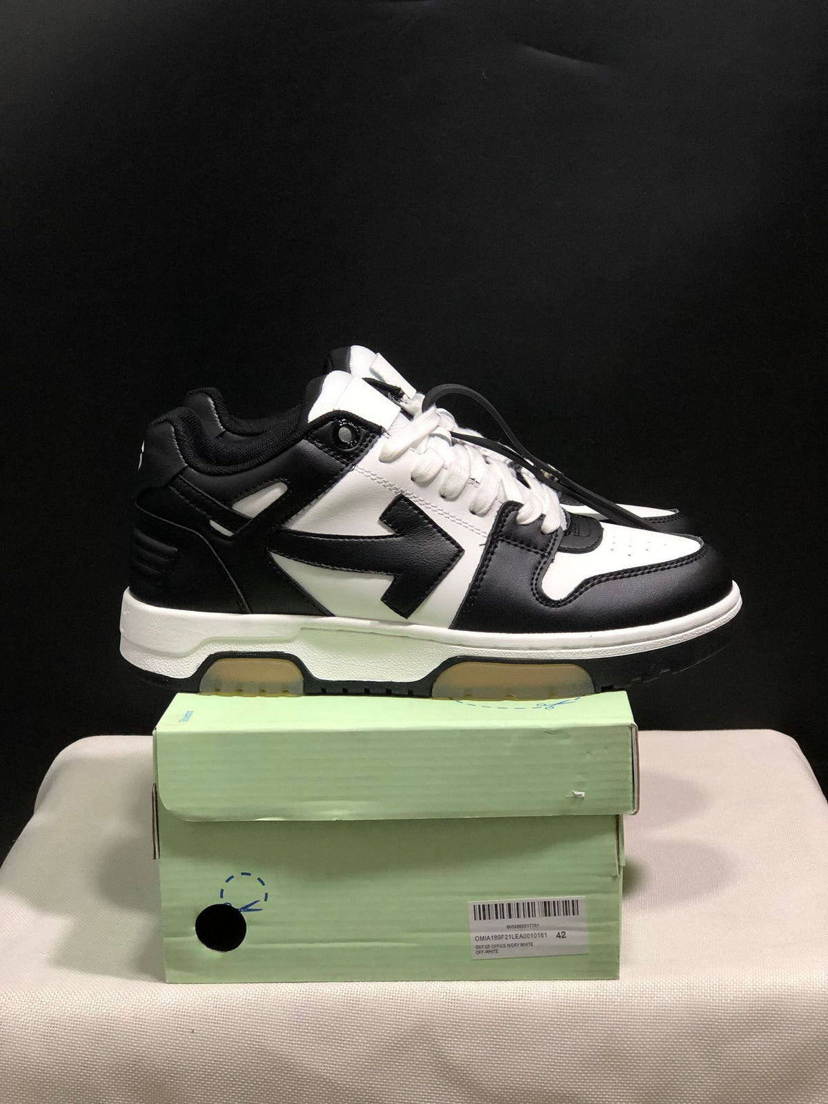 Arrow Leather Sneakers